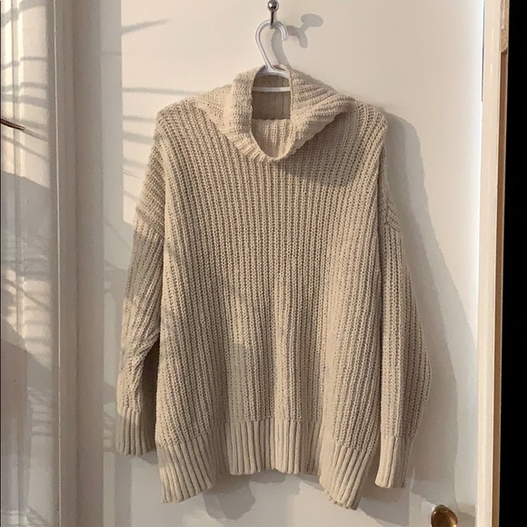Oversized Turtleneck - Picture 1 of 2